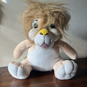 VINTAGE Kellytoy Kuddle Me Toys Animal Pals Lion Plush Stuffed Doll